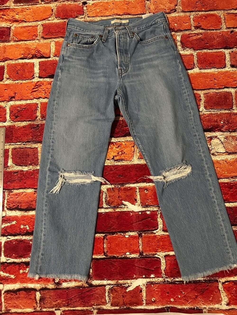 Levi’s women jeans size 27